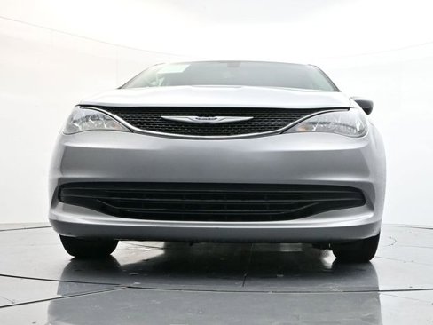 Used 2020 Chrysler Voyager Lxi image 35