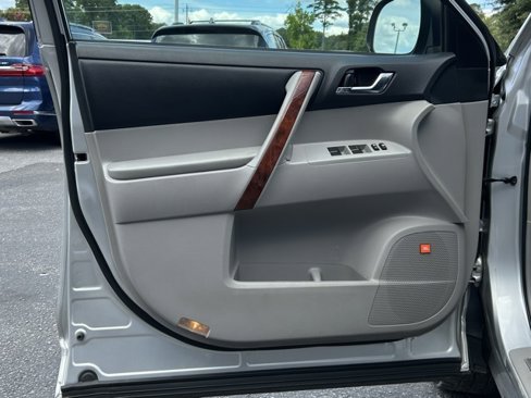 Used 2011 Toyota Highlander Limited image 17