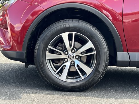 Used 2018 Toyota RAV4 XLE image 10