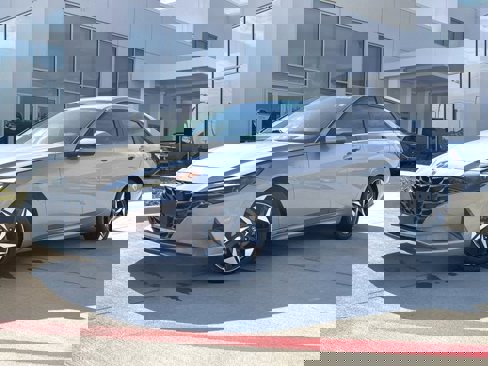 Used 2023 Hyundai Elantra Limited image 1