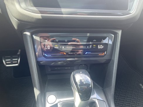 Certified 2022 Volkswagen Tiguan SE R-Line image 22