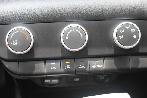 Used 2023 Hyundai Elantra SE image 32