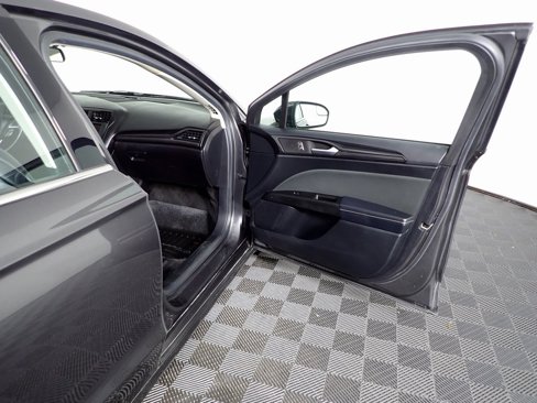 Used 2018 Ford Fusion SE w/ Equipment Group 601A image 36