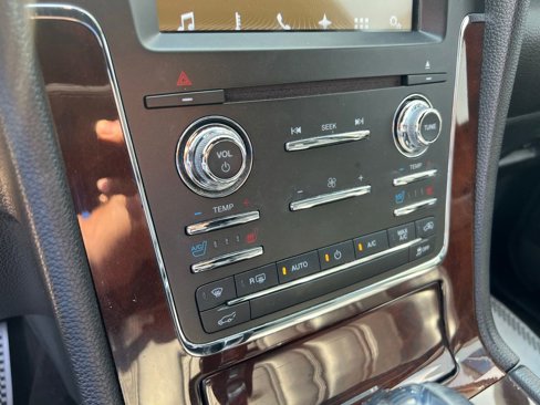 Used 2017 Lincoln Navigator Select image 28