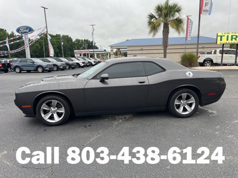 Used 2015 Dodge Challenger SXT image 32