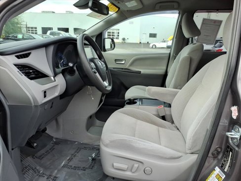 Certified 2019 Toyota Sienna LE image 7