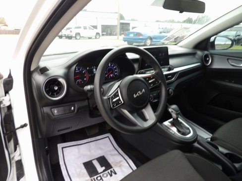 Used 2022 Kia Forte LXS image 10
