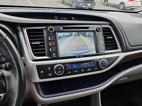 Used 2015 Toyota Highlander Limited Platinum image 18