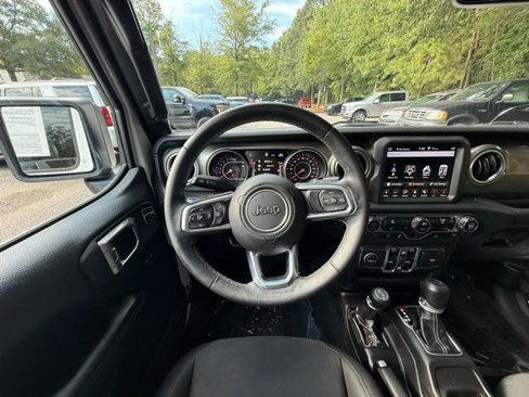 Used 2018 Jeep Wrangler Unlimited Sahara image 7