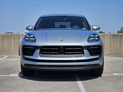 Certified 2025 Porsche Macan image 11