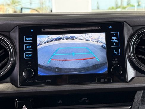 Used 2017 Toyota Tacoma TRD Sport image 29
