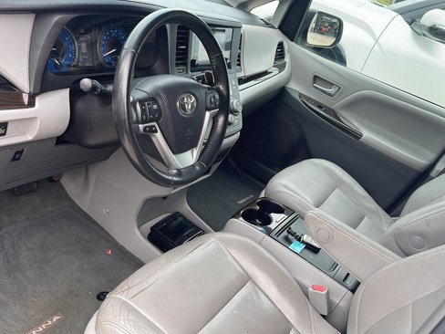 Used 2015 Toyota Sienna Limited Premium image 9