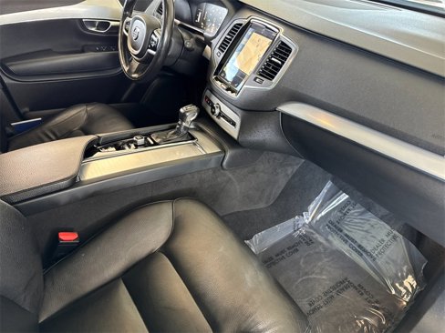 Certified 2022 Volvo XC60 T8 Inscription w/ Advanced Package image 16