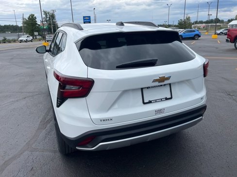 New 2025 Chevrolet Trax LT image 4