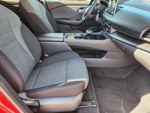 Used 2023 Nissan Rogue SV image 13