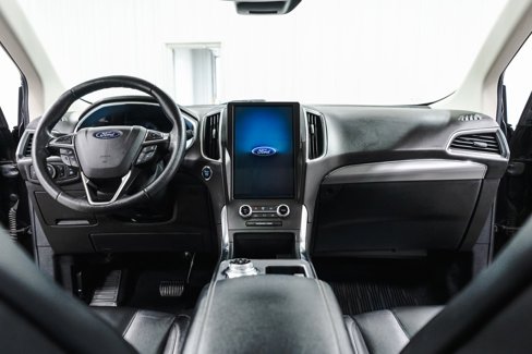 Used 2021 Ford Edge Titanium image 9