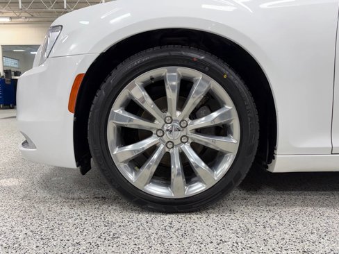 Used 2019 Chrysler 300 Limited image 14