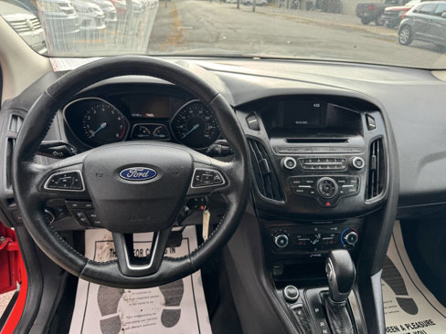 Used 2017 Ford Focus SE w/ Cold Weather Package image 4