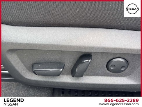 Used 2023 Nissan Rogue SV image 16