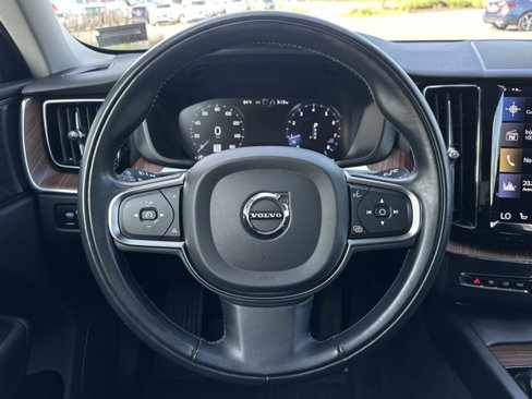 Used 2021 Volvo XC60 T5 Momentum w/ Advanced Package image 12