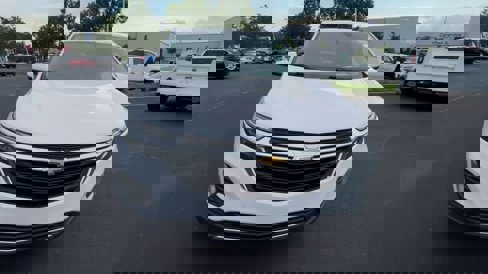 Used 2022 Chevrolet Equinox LT image 3