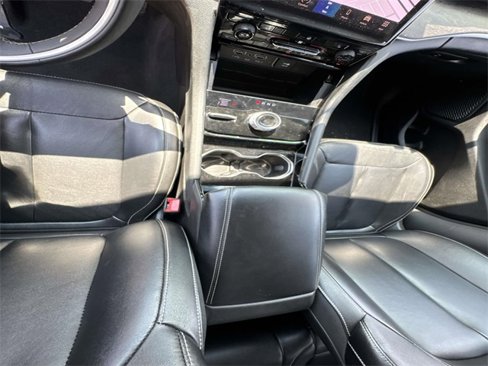 Used 2023 Jeep Grand Cherokee Limited w/ Black Appearance Package image 17