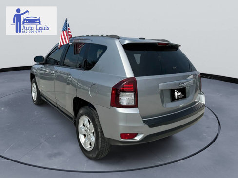Used 2017 Jeep Compass Latitude image 6