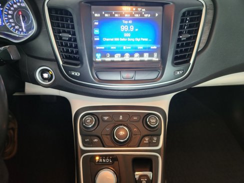 Used 2017 Chrysler 200 Limited Platinum image 29
