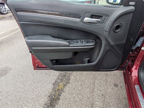 Used 2019 Chrysler 300 Limited image 16