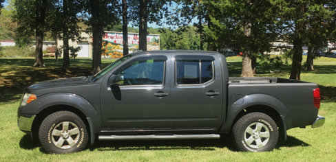 Used 2011 Nissan Frontier SV w/ SV Premium Utility Pkg image 2