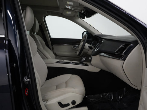 Used 2016 Volvo XC90 T6 Momentum w/ Momentum Plus Package image 9