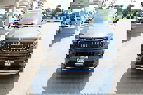 Used 2022 Jeep Compass Limited image 3