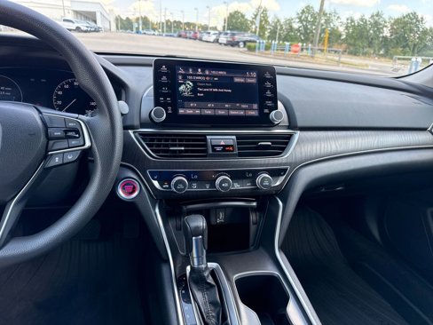 Used 2018 Honda Accord EX image 18