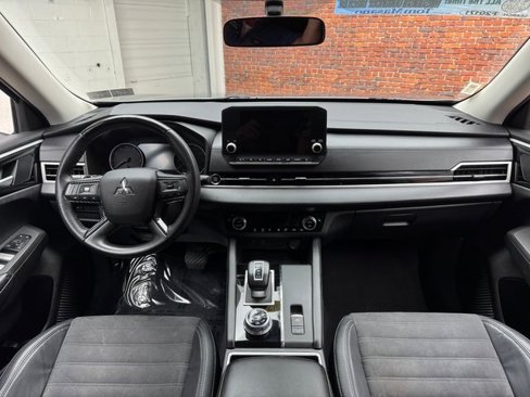 Used 2022 Mitsubishi Outlander SEL Black Edition image 12