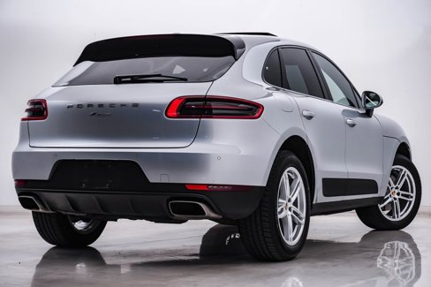Certified 2018 Porsche Macan image 11