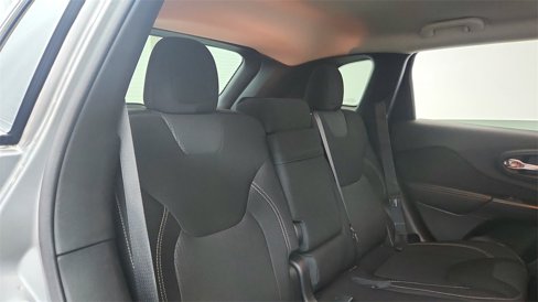 Used 2015 Jeep Cherokee Latitude w/ Comfort/Convenience Group image 12