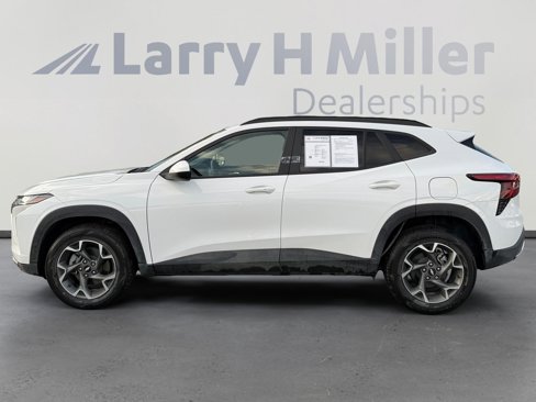 Used 2024 Chevrolet Trax LT w/ Driver Confidence Package image 2