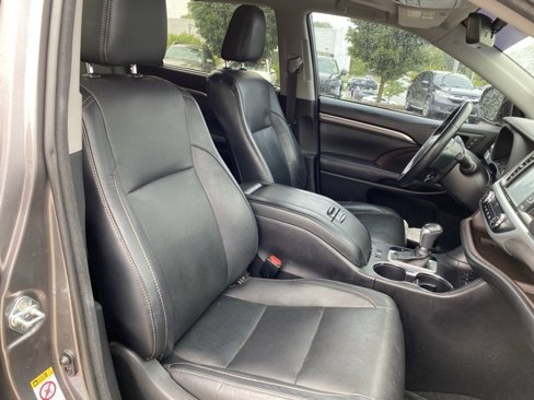 Used 2017 Toyota Highlander Limited image 20