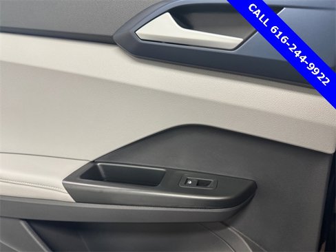 Used 2024 Volkswagen Taos SE image 19
