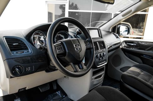 Used 2019 Dodge Grand Caravan SE image 3