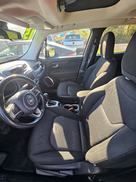 Used 2015 Jeep Renegade Latitude w/ Cold Weather Group II image 10