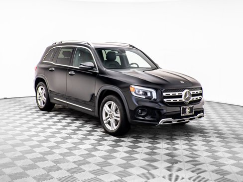 Used 2023 Mercedes-Benz GLB 250 4MATIC w/ Premium Package image 8
