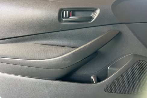 Used 2022 Toyota Corolla LE image 11