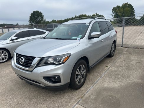 Used 2017 Nissan Pathfinder SL image 3