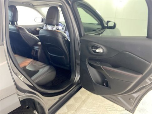 Used 2019 Jeep Cherokee Trailhawk w/ Cold Weather Group image 32