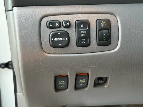 Used 2008 Toyota Sienna XLE Limited image 40