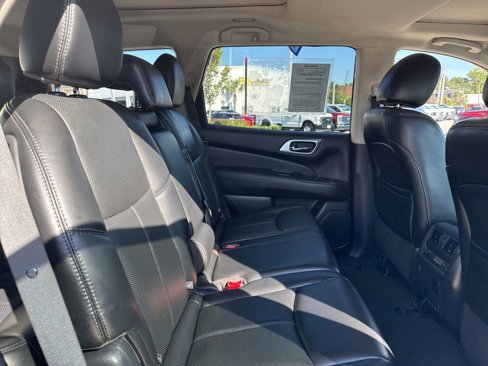 Used 2016 Nissan Pathfinder Platinum image 33