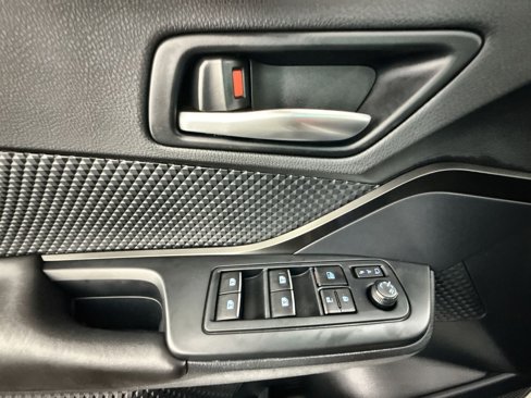 Used 2018 Toyota C-HR XLE image 15