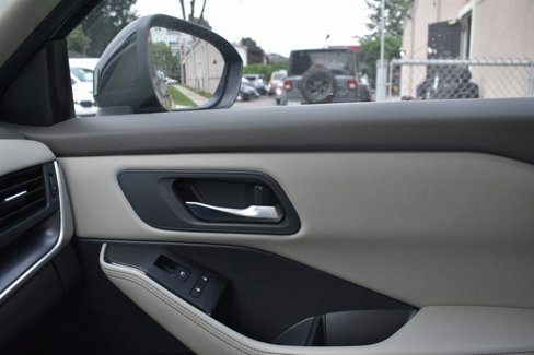 Used 2024 Nissan Rogue SV image 20