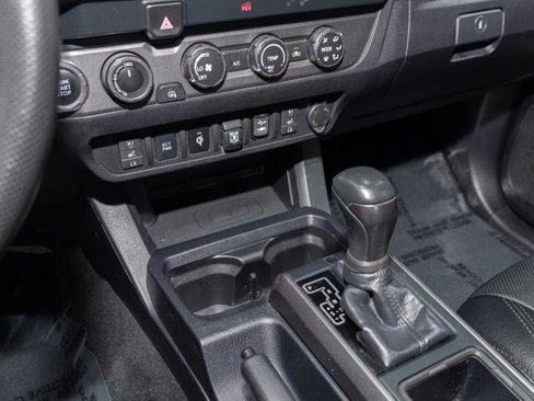 Used 2019 Toyota Tacoma TRD Off-Road image 12
